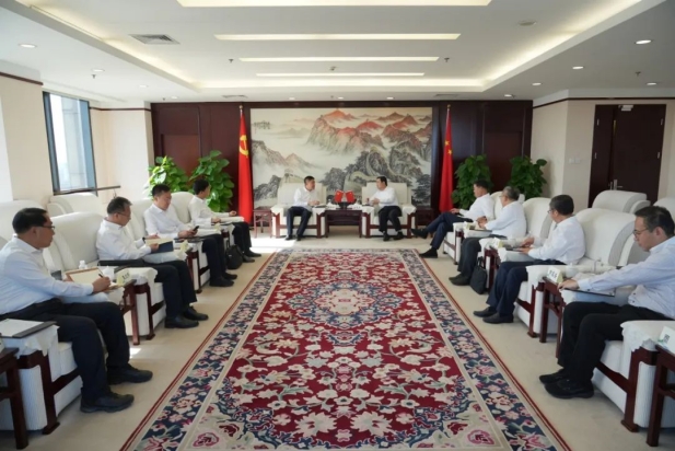 白忠泉董事長(zhǎng)與河北省副省長(zhǎng)趙新海會(huì)談